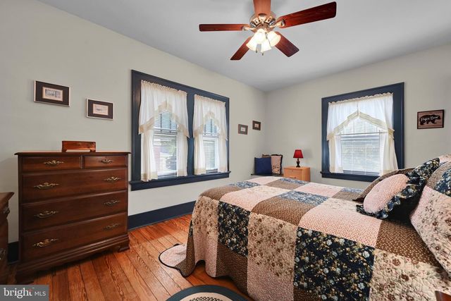 221 E AREBA AVE, Hershey, PA 17033