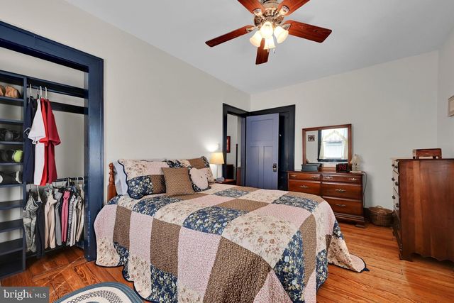 221 E AREBA AVE, Hershey, PA 17033