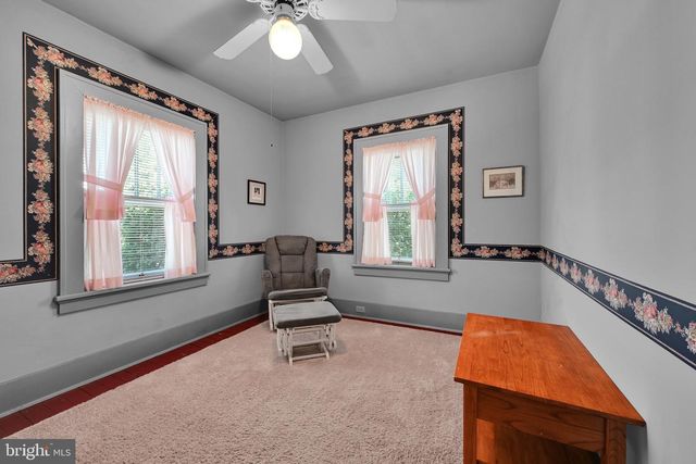 221 E AREBA AVE, Hershey, PA 17033