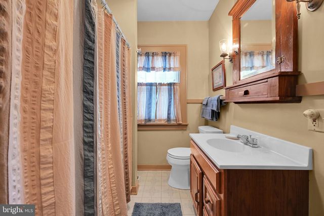 221 E AREBA AVE, Hershey, PA 17033