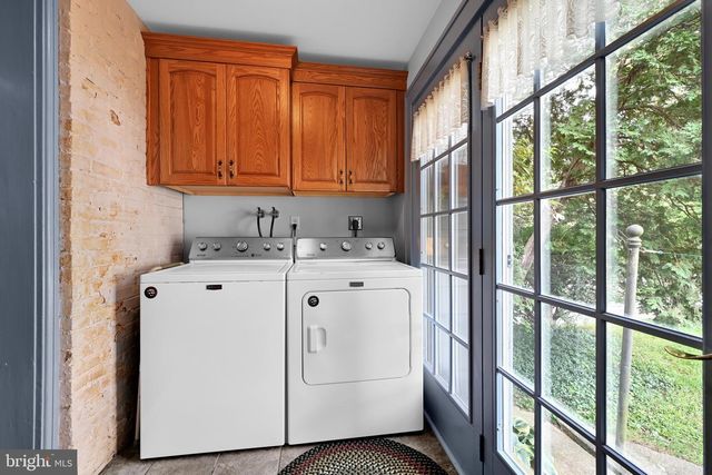 221 E AREBA AVE, Hershey, PA 17033