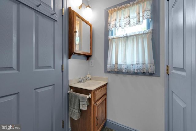 221 E AREBA AVE, Hershey, PA 17033
