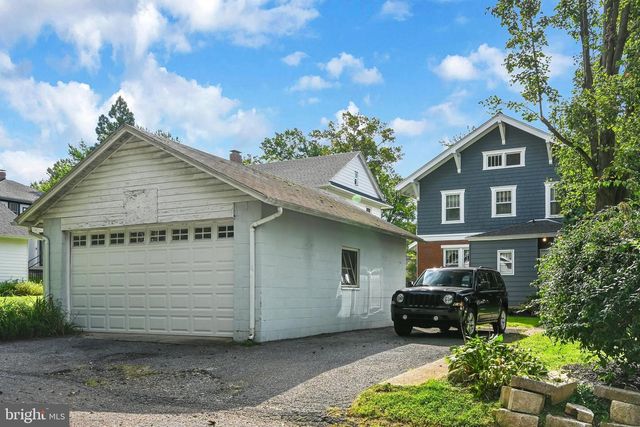 221 E AREBA AVE, Hershey, PA 17033