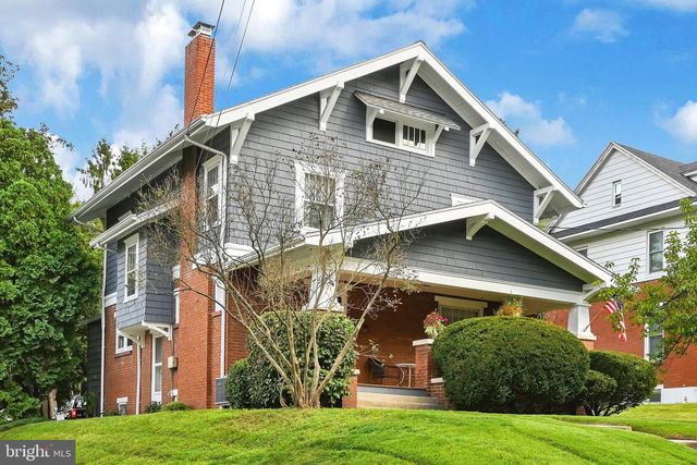 221 E AREBA AVE, Hershey, PA 17033
