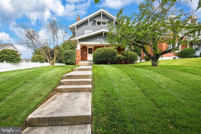 221 E AREBA AVE, Hershey, PA 17033