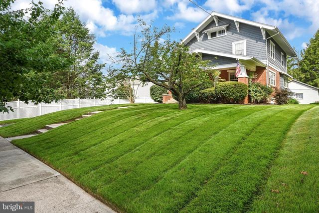 221 E AREBA AVE, Hershey, PA 17033
