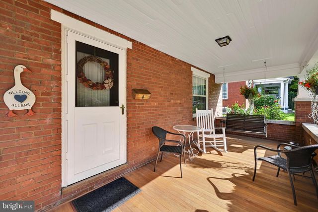 221 E AREBA AVE, Hershey, PA 17033