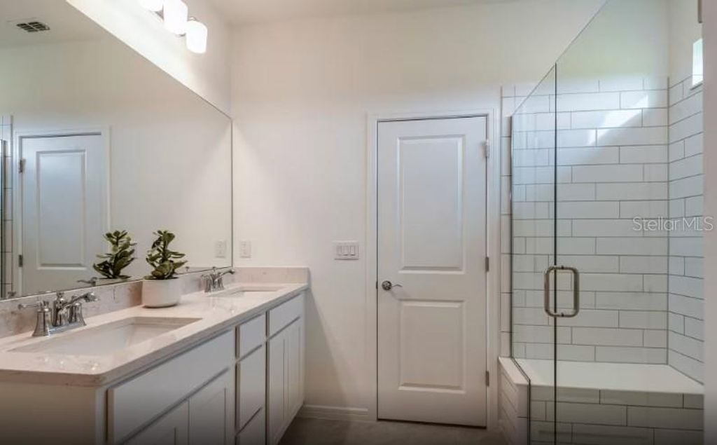 Image 11 of property listing at 16427 LILY ELAINE WAY, Bradenton, FL 34212