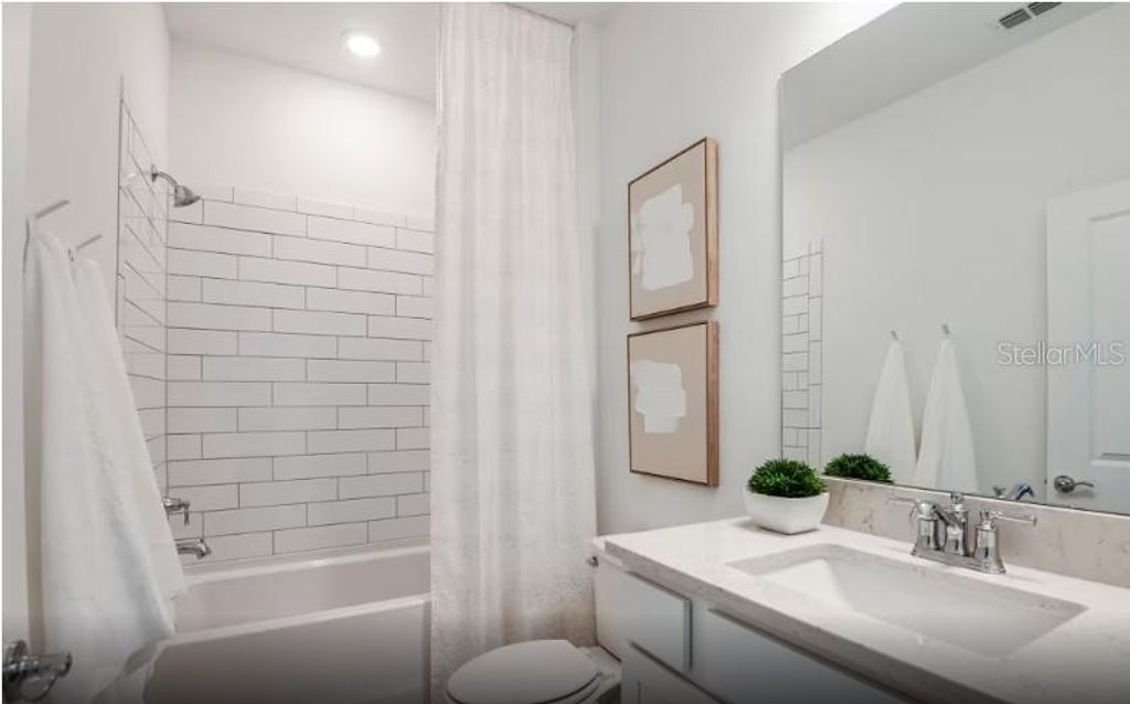 Image 14 of property listing at 16427 LILY ELAINE WAY, Bradenton, FL 34212