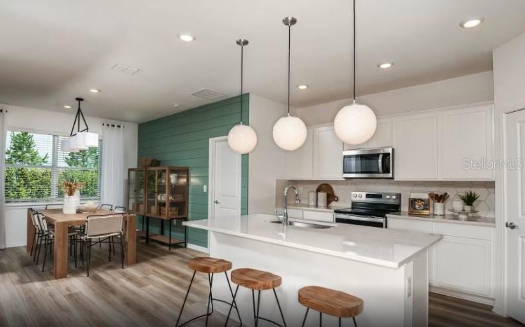 Image 6 of property listing at 16427 LILY ELAINE WAY, Bradenton, FL 34212