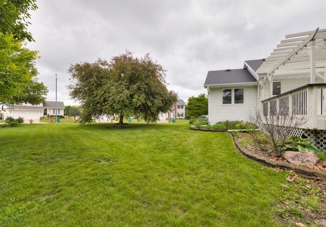 5740 NW 92nd Court, Johnston, IA 50131