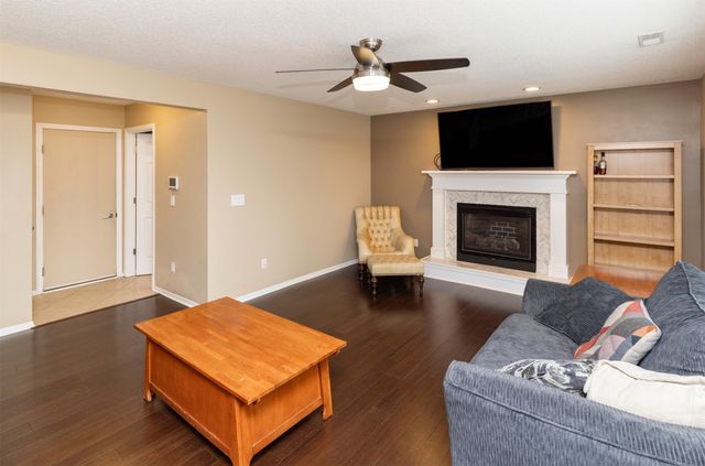 5740 NW 92nd Court, Johnston, IA 50131
