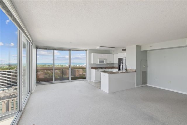 1720 Maple Avenue 2240, Evanston, IL 60201