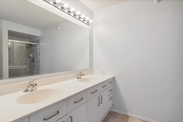 1720 Maple Avenue 2240, Evanston, IL 60201