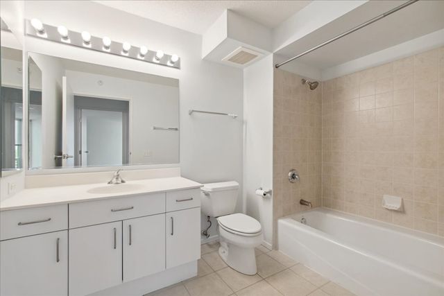 1720 Maple Avenue 2240, Evanston, IL 60201