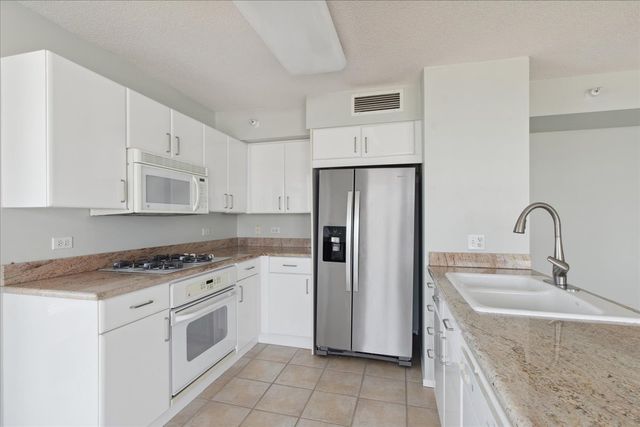 1720 Maple Avenue 2240, Evanston, IL 60201