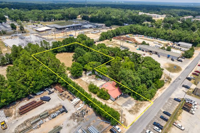 2785 Goodwin Avenue, Crestview, FL 32539
