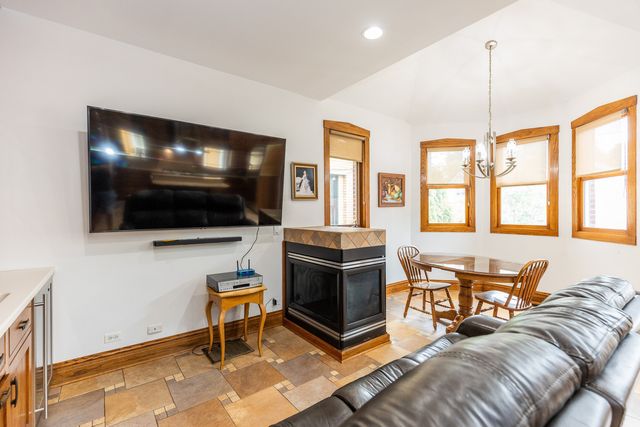 4136 N Lavergne Avenue, Chicago, IL 60641