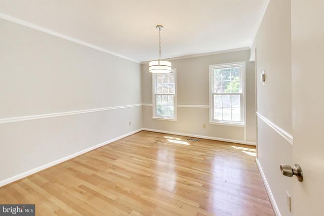 8 BARRINGTON FARE, Rockville, MD 20850