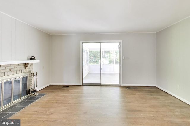 8 BARRINGTON FARE, Rockville, MD 20850