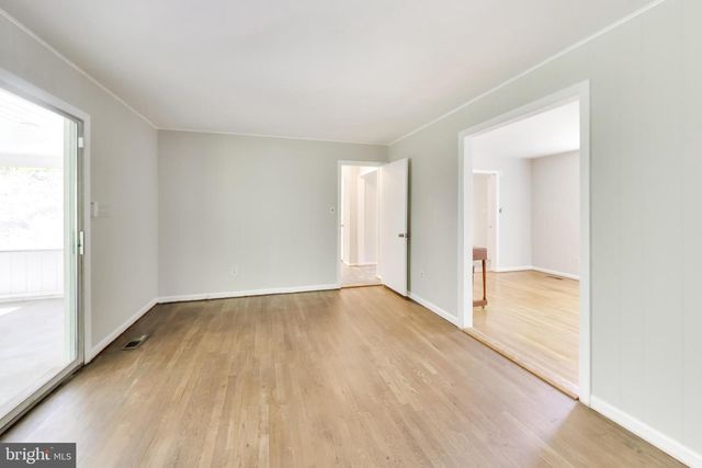 8 BARRINGTON FARE, Rockville, MD 20850