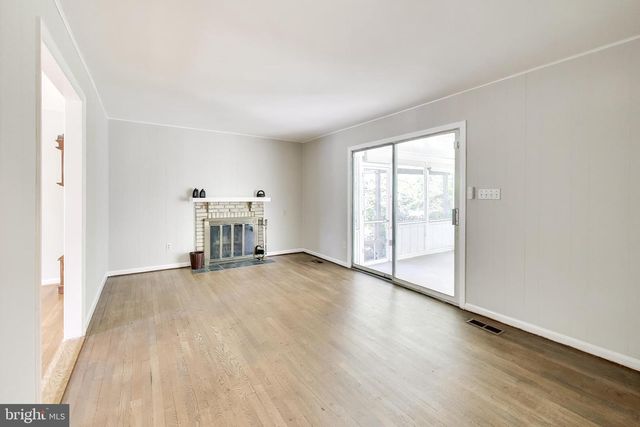 8 BARRINGTON FARE, Rockville, MD 20850