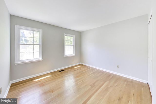 8 BARRINGTON FARE, Rockville, MD 20850