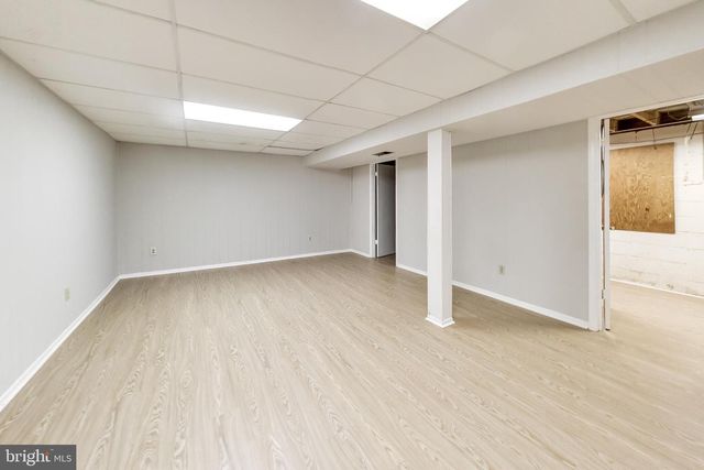 8 BARRINGTON FARE, Rockville, MD 20850
