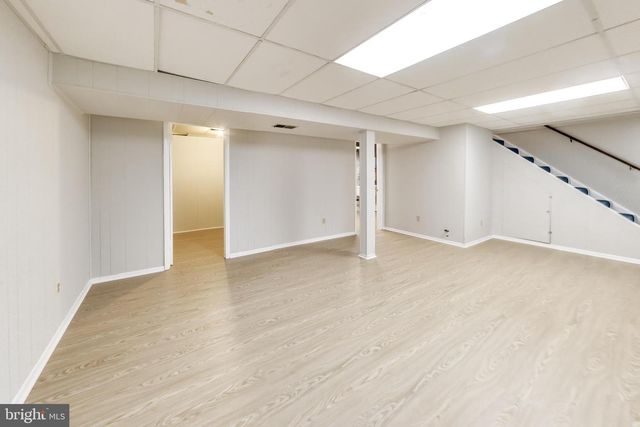 8 BARRINGTON FARE, Rockville, MD 20850