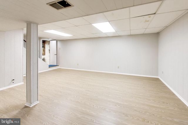 8 BARRINGTON FARE, Rockville, MD 20850