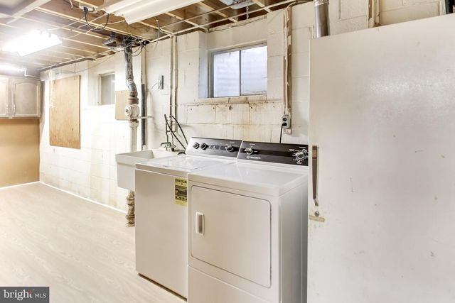 8 BARRINGTON FARE, Rockville, MD 20850