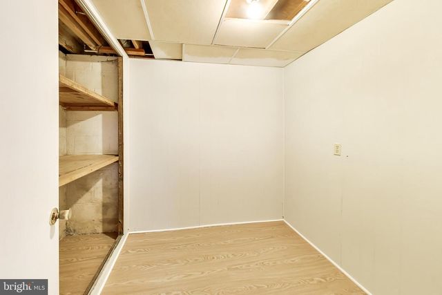 8 BARRINGTON FARE, Rockville, MD 20850