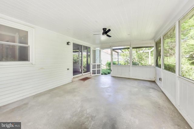8 BARRINGTON FARE, Rockville, MD 20850
