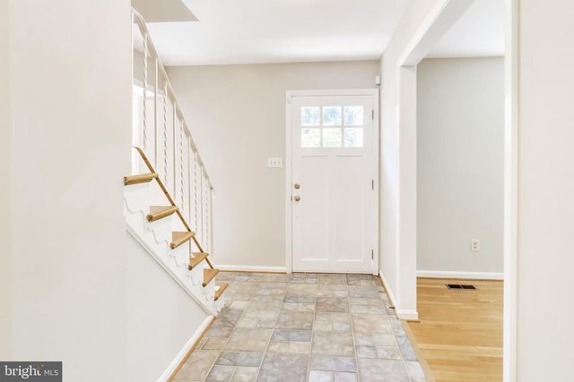 8 BARRINGTON FARE, Rockville, MD 20850