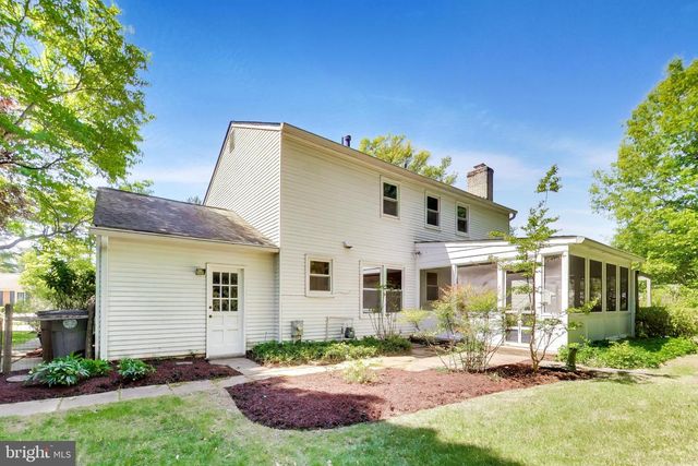 8 BARRINGTON FARE, Rockville, MD 20850