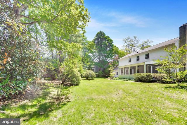 8 BARRINGTON FARE, Rockville, MD 20850