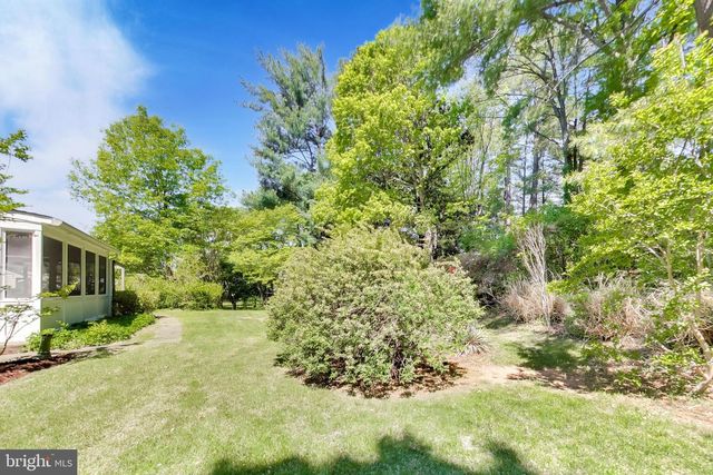8 BARRINGTON FARE, Rockville, MD 20850