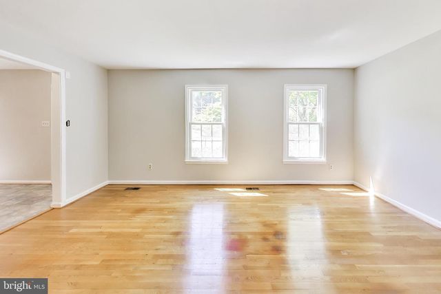 8 BARRINGTON FARE, Rockville, MD 20850
