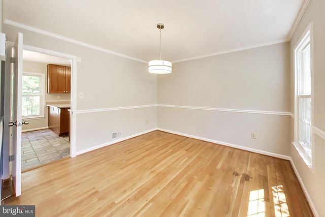 8 BARRINGTON FARE, Rockville, MD 20850