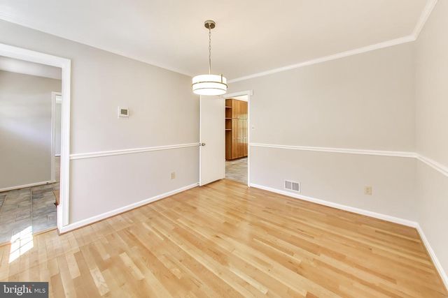 8 BARRINGTON FARE, Rockville, MD 20850