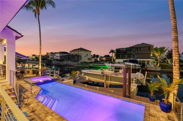 427 Willet AVE, Naples, FL 34108