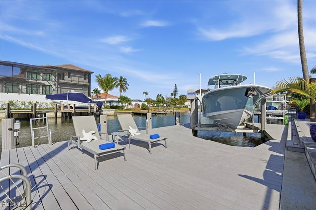 427 Willet AVE, Naples, FL 34108