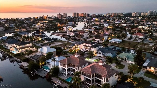 427 Willet AVE, Naples, FL 34108