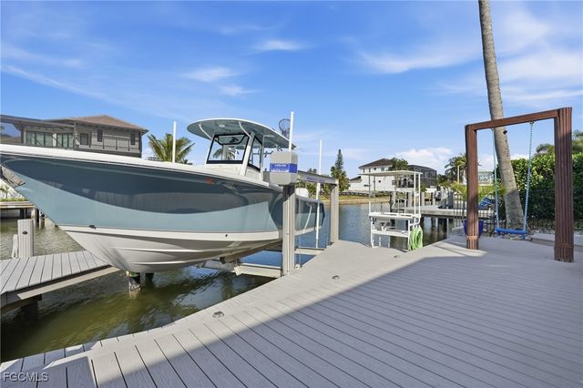 427 Willet AVE, Naples, FL 34108