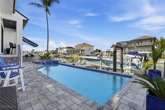 427 Willet AVE, Naples, FL 34108