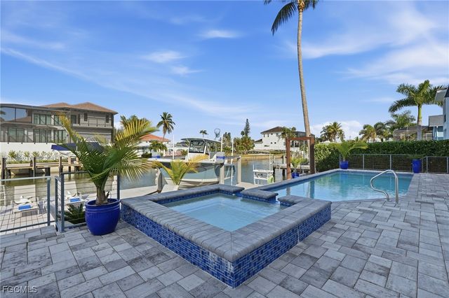 427 Willet AVE, Naples, FL 34108