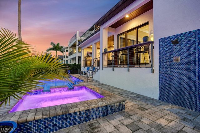 427 Willet AVE, Naples, FL 34108