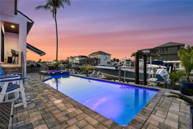 427 Willet AVE, Naples, FL 34108