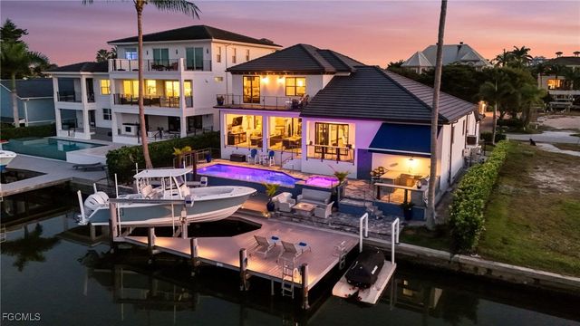 427 Willet AVE, Naples, FL 34108