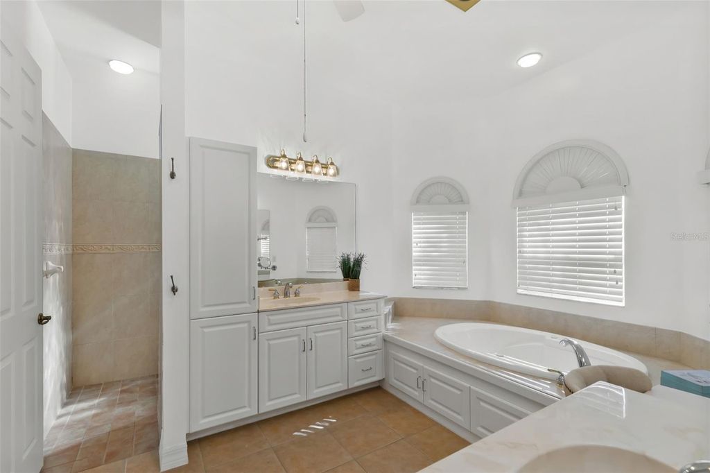 Image 17 of property listing at 1935 SE 26TH STREET, Cape Coral, FL 33904